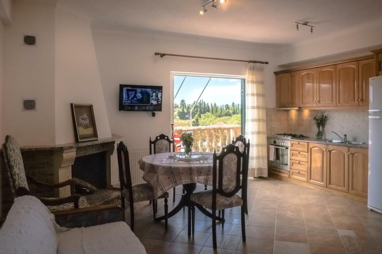 Modern Flat With Beautiful Views In South Of Corfu Lägenhet Lefkimmi  Exteriör bild